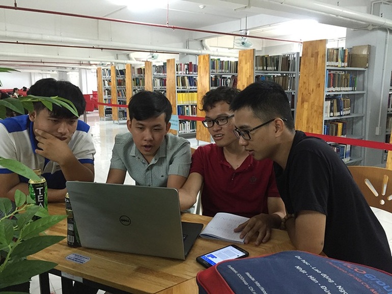 Khuyết hiệu trưởng, hàng nghìn sinh viên, học viên bị nợ bằng tốt nghiệp - 1 Khuyết hiệu trưởng, hàng nghìn sinh viên, học viên bị nợ bằng tốt nghiệp - 1