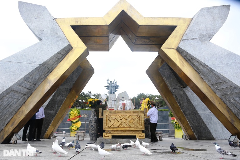 Những cánh chim hòa bình ở Nghĩa trang liệt sĩ Quốc gia đường 9 - 2 Những cánh chim hòa bình ở Nghĩa trang liệt sĩ Quốc gia đường 9 - 2