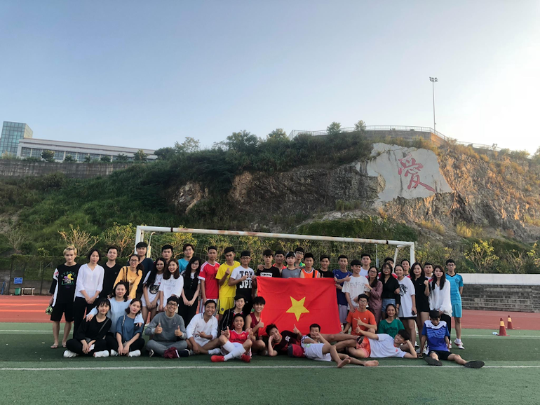 Chàng trai nghèo quyết tâm ra nước ngoài học tiến sĩ .—— 2 Chàng trai nghèo quyết tâm ra nước ngoài học tiến sĩ .—— 2