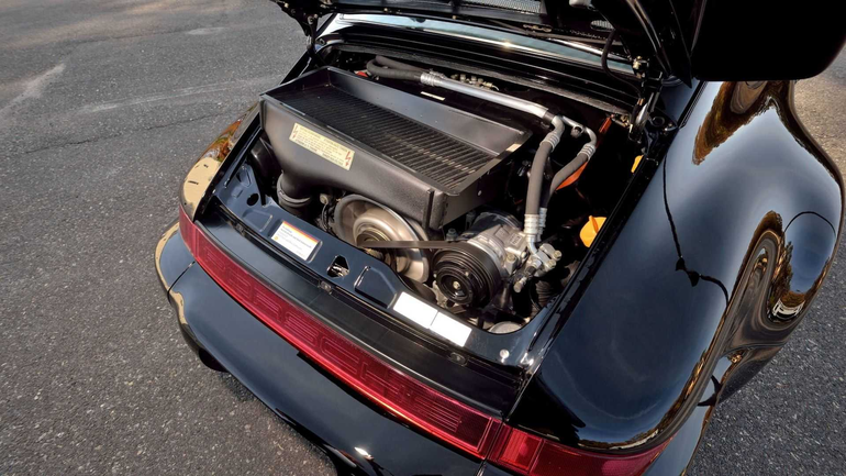 Khám phá xe cổ Porsche 911 Turbo đắt ngang thần gió Pagani Huayra - 3