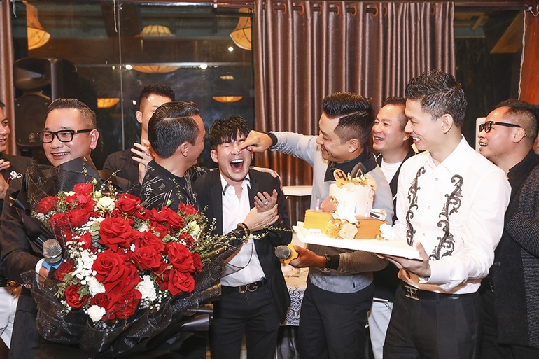 Ca sĩ Quang Hà hạnh phúc đón tuổi 41 - 4 Ca sĩ Quang Hà hạnh phúc đón tuổi 41 - 4