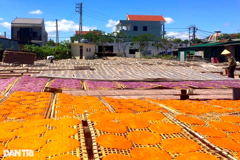 Làng bánh đa 300 tuổi ngày đêm chạy đua với Tết - 3 Làng bánh đa 300 tuổi ngày đêm chạy đua với Tết - 3