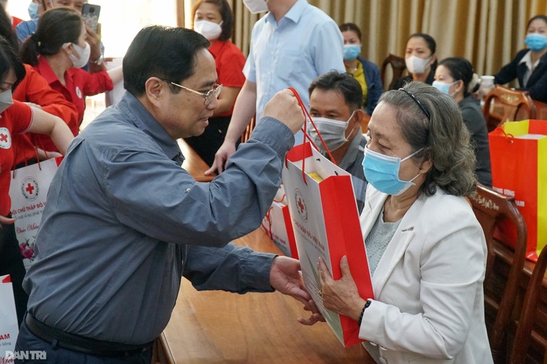 Thủ tướng: Cần Thơ phải quan tâm nuôi dạy các cháu mồ côi do Covid-19 - 1 Thủ tướng: Cần Thơ phải quan tâm nuôi dạy các cháu mồ côi do Covid-19 - 1