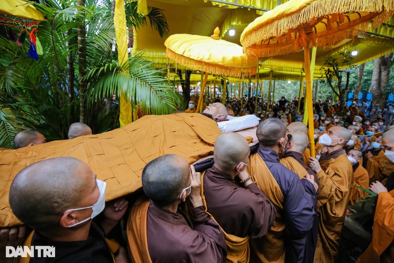 Phật tử vượt hàng nghìn cây số dự lễ Tâm tang Thiền sư Thích Nhất Hạnh - 1