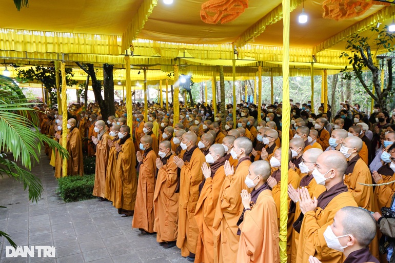 Phật tử vượt hàng nghìn cây số dự lễ Tâm tang Thiền sư Thích Nhất Hạnh - 3 Phật tử vượt hàng nghìn cây số dự lễ Tâm tang Thiền sư Thích Nhất Hạnh - 3