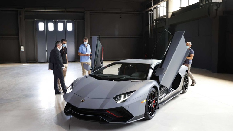 Lamborghini sẽ dừng sản xuất xe động cơ xăng thuần túy ngay trong năm nay - 1