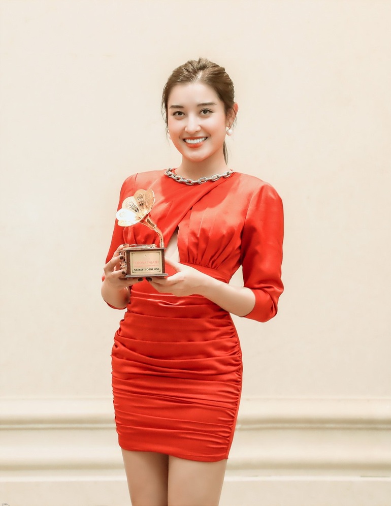 Á hậu Huyền My, người đẹp Thanh Tú đọ dáng xinh đẹp trên sân golf - 5 Á hậu Huyền My, người đẹp Thanh Tú đọ dáng xinh đẹp trên sân golf - 5