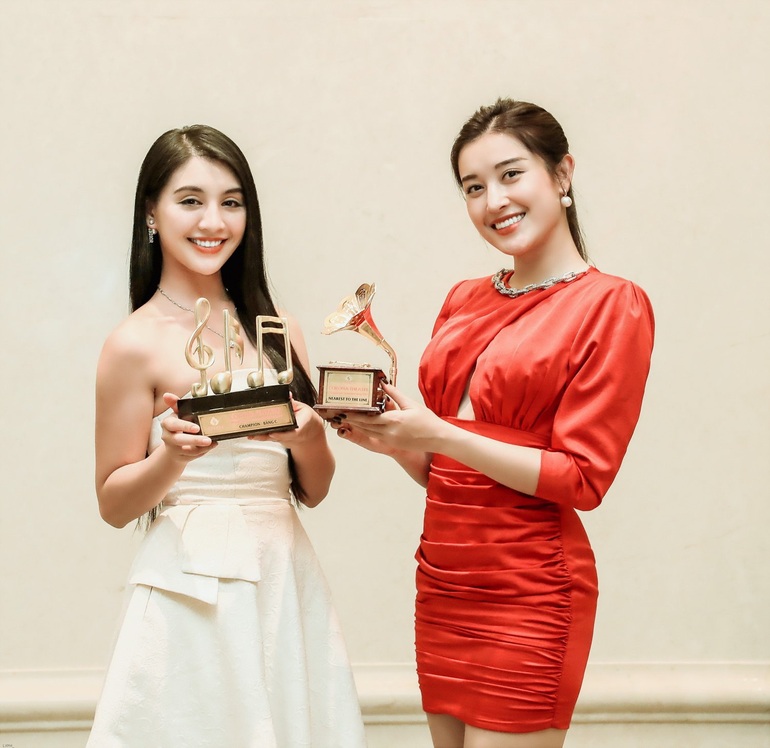Á hậu Huyền My, người đẹp Thanh Tú đọ dáng xinh đẹp trên sân golf - 11 Á hậu Huyền My, người đẹp Thanh Tú đọ dáng xinh đẹp trên sân golf - 11
