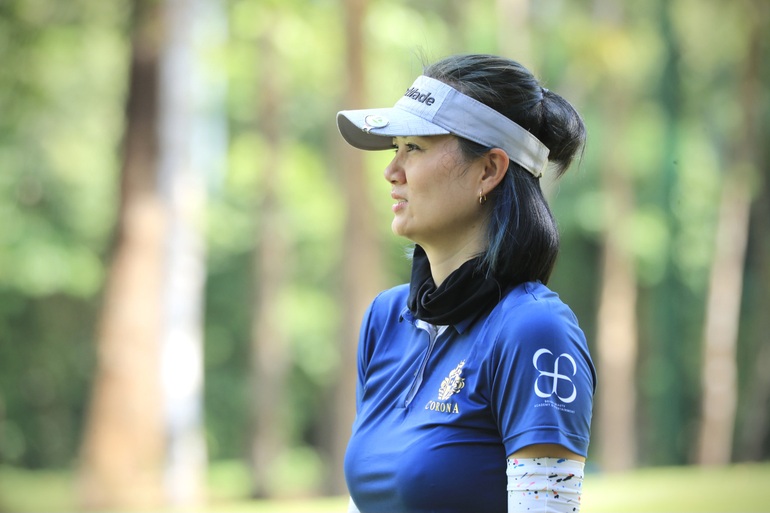 Á hậu Huyền My, người đẹp Thanh Tú đọ dáng xinh đẹp trên sân golf - 7 Á hậu Huyền My, người đẹp Thanh Tú đọ dáng xinh đẹp trên sân golf - 7