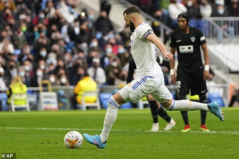 Real Madrid hòa thất vọng, Barcelona vươn lên thứ 5 ở La Liga - 1