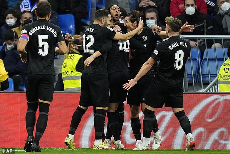 Real Madrid hòa thất vọng, Barcelona vươn lên thứ 5 ở La Liga - 3