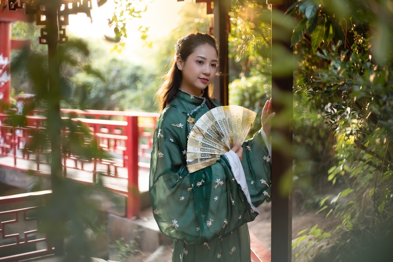 Áo tấc, áo ngũ thân, Nhật Bình... sống lại trong mùa Tết năm nay - 6 Áo tấc, áo ngũ thân, Nhật Bình... sống lại trong mùa Tết năm nay - 6