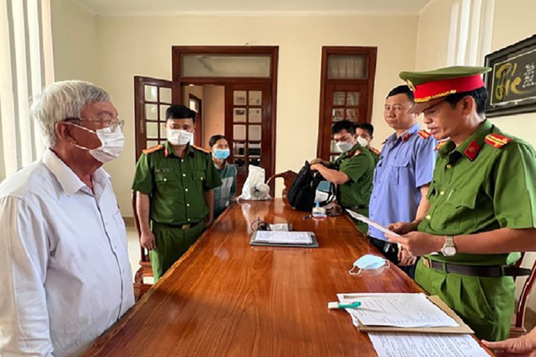 Vì sao nguyên Giám đốc Sở TN-MT Đồng Nai cùng nhiều cán bộ bị bắt? - 1 Vì sao nguyên Giám đốc Sở TN-MT Đồng Nai cùng nhiều cán bộ bị bắt? - 1