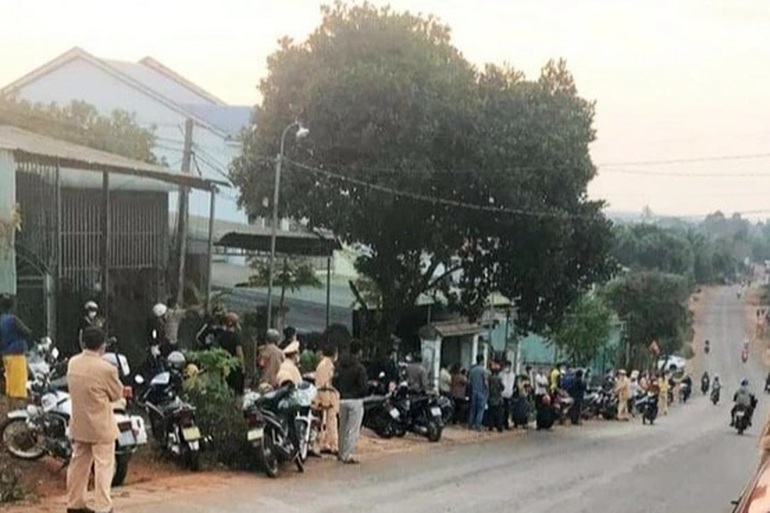 Nghi án con nổ súng bắn cha ruột rồi ôm mìn tự sát cùng người tình - 2 Nghi án con nổ súng bắn cha ruột rồi ôm mìn tự sát cùng người tình - 2