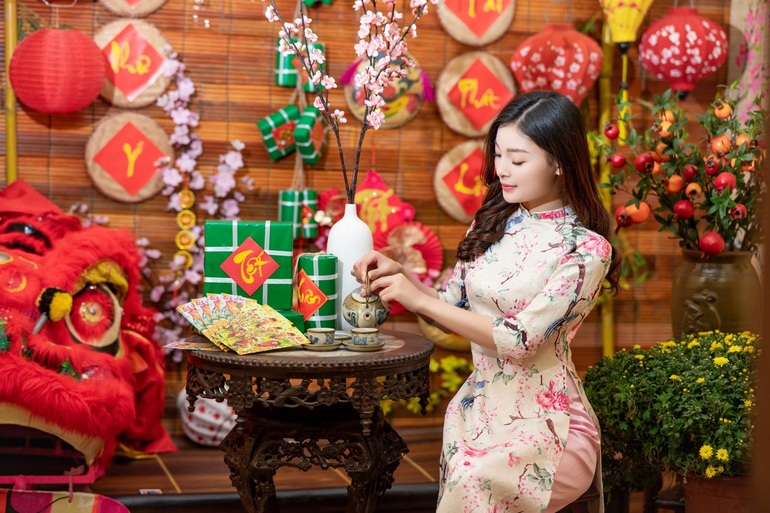 Á khôi Tài sắc Việt Nam duyên dáng trong bộ áo dài đón Tết - 2 Á khôi Tài sắc Việt Nam duyên dáng trong bộ áo dài đón Tết - 2
