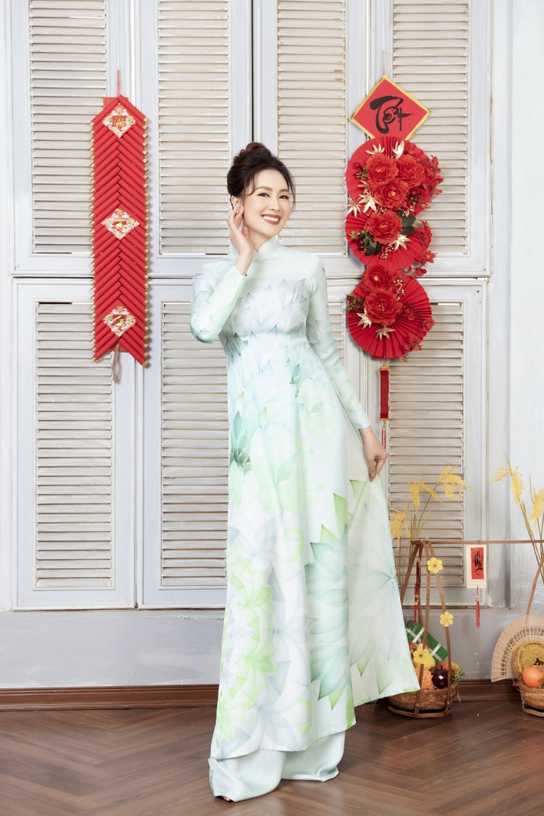 Hồng Diễm khẳng định nhan sắc lão hóa ngược trong bộ ảnh xuân - 9 Hồng Diễm khẳng định nhan sắc lão hóa ngược trong bộ ảnh xuân - 9