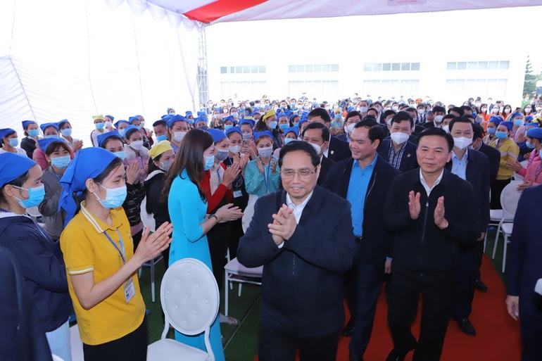 Thủ tướng thăm và tặng quà Tết công nhân khó khăn tại Thanh Hóa - 4 Thủ tướng thăm và tặng quà Tết công nhân khó khăn tại Thanh Hóa - 4