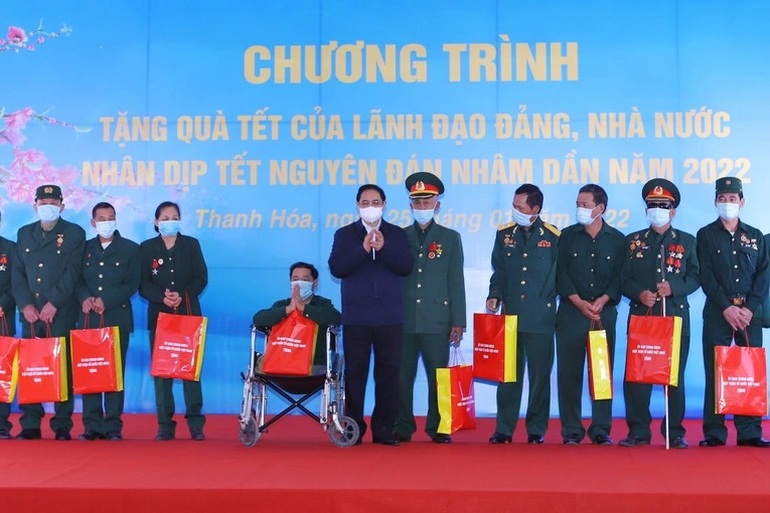 Thủ tướng thăm và tặng quà Tết công nhân khó khăn tại Thanh Hóa - 2 Thủ tướng thăm và tặng quà Tết công nhân khó khăn tại Thanh Hóa - 2