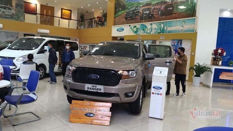 Xe mới cháy hàng, không kịp giao trước Tết - 2 Xe mới cháy hàng, không kịp giao trước Tết - 2