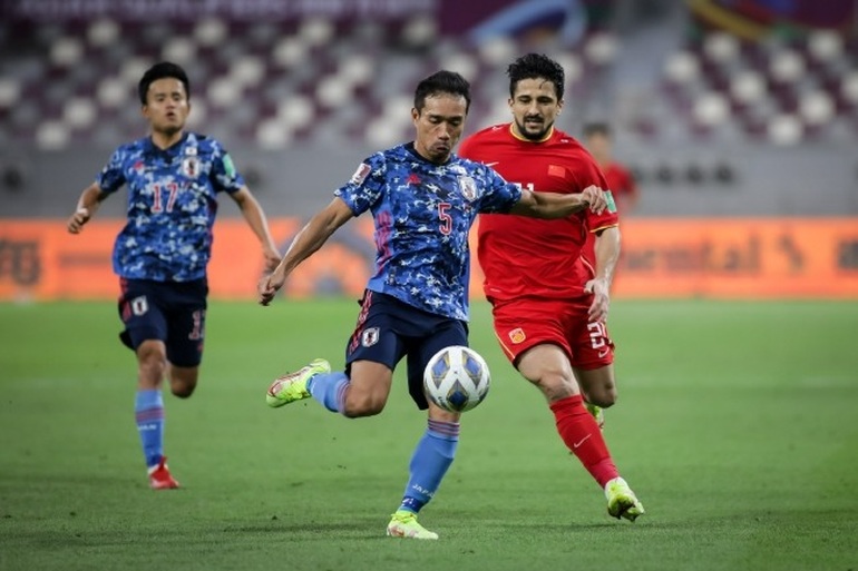 Báo Nhật Bản lo ngại lối chơi thô bạo của đội tuyển Trung Quốc - 1