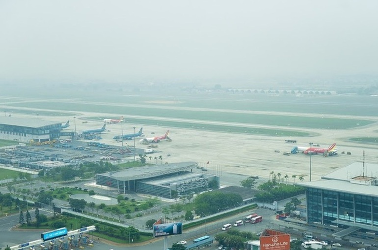 Nhiều chuyến bay về miền Trung phải chuyển hướng hạ cánh ở Nội Bài - 1 Nhiều chuyến bay về miền Trung phải chuyển hướng hạ cánh ở Nội Bài - 1