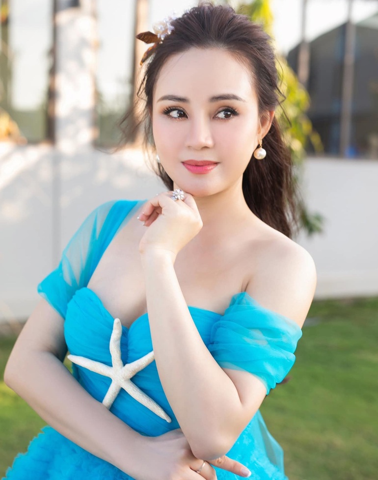 Vy Oanh: Nếu thắng kiện bà Phương Hằng tôi sẽ mang 1 tỷ đồng làm từ thiện - 2 Vy Oanh: Nếu thắng kiện bà Phương Hằng tôi sẽ mang 1 tỷ đồng làm từ thiện - 2