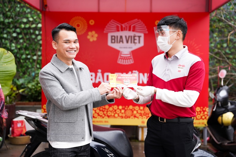 Khắc Việt trải nghiệm tại Trạm Đoàn Viên cho người về quê đón Tết - 2 Khắc Việt trải nghiệm tại Trạm Đoàn Viên cho người về quê đón Tết - 2