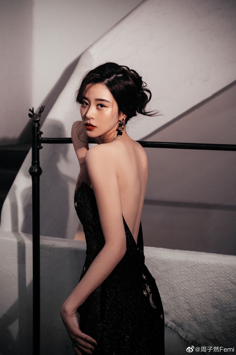 Nhan sắc nóng bỏng của hot girl bị kéo vào vụ ly hôn của Huỳnh Hiểu Minh - 12