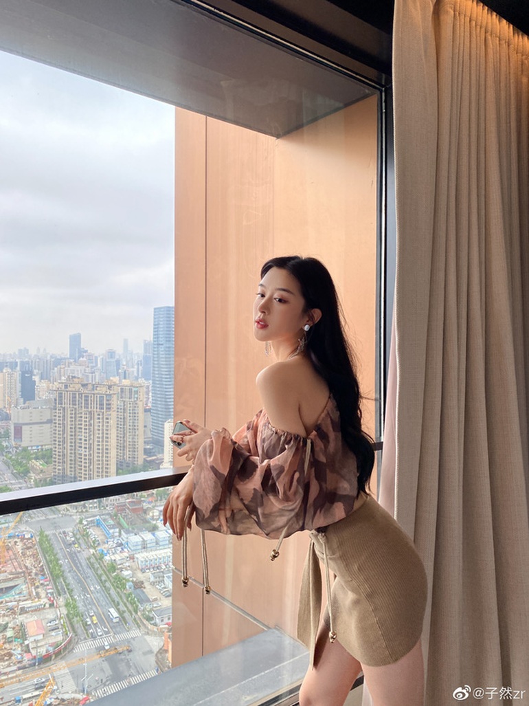 Nhan sắc nóng bỏng của hot girl bị kéo vào vụ ly hôn của Huỳnh Hiểu Minh - 4