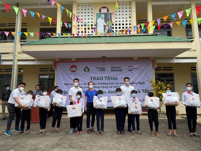 ThaiBev và VietBev dành 750 triệu đồng trao quà Tết cho học sinh khó khăn - 1