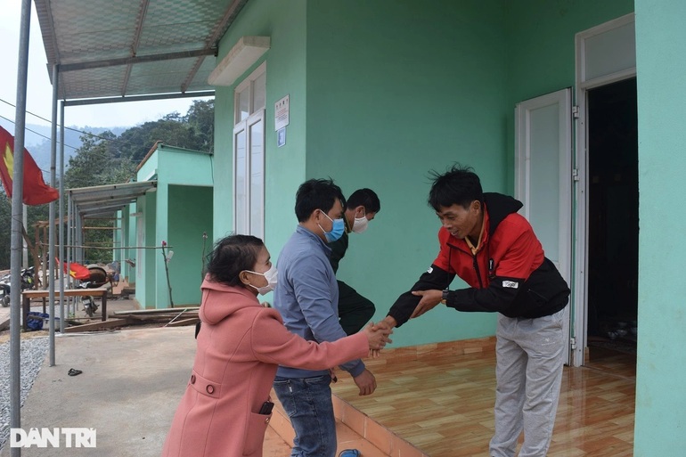 Xuân về bên khu định cư mới của đồng bào người Mày nơi Cổng Trời - 4 Xuân về bên khu định cư mới của đồng bào người Mày nơi Cổng Trời - 4