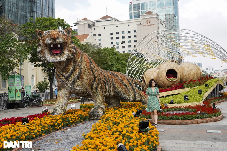 Diện mạo Đường hoa Nguyễn Huệ TPHCM trước giờ khai mạc - 2 Diện mạo Đường hoa Nguyễn Huệ TPHCM trước giờ khai mạc - 2