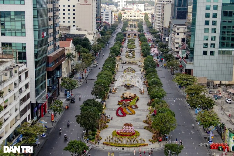 Diện mạo Đường hoa Nguyễn Huệ TPHCM trước giờ khai mạc - 1 Diện mạo Đường hoa Nguyễn Huệ TPHCM trước giờ khai mạc - 1