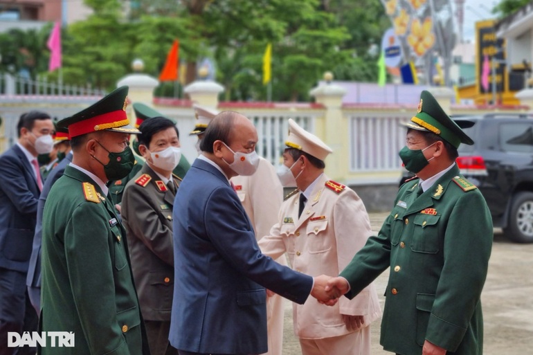 Chủ tịch nước Nguyễn Xuân Phúc chúc Tết lực lượng vũ trang Đà Nẵng - 1