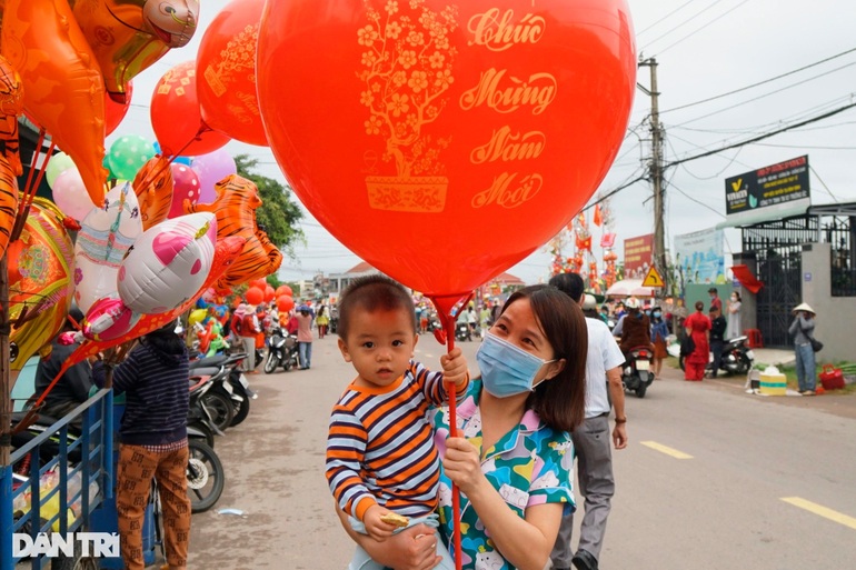 Mùng 1 Tết đi chợ Gò mua bó rau muống cầu gì được nấy - 3