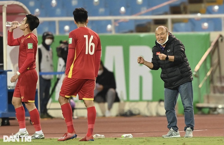 Báo Hàn Quốc nể phục HLV Park Hang Seo khi giúp tuyển Việt Nam lập kỷ lục - 1