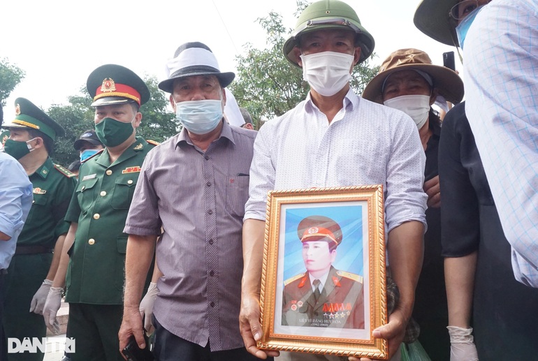 Người em trai liệt sĩ rưng rưng nước mắt: Mẹ ơi, anh đã về đây! - 3 Người em trai liệt sĩ rưng rưng nước mắt: Mẹ ơi, anh đã về đây! - 3