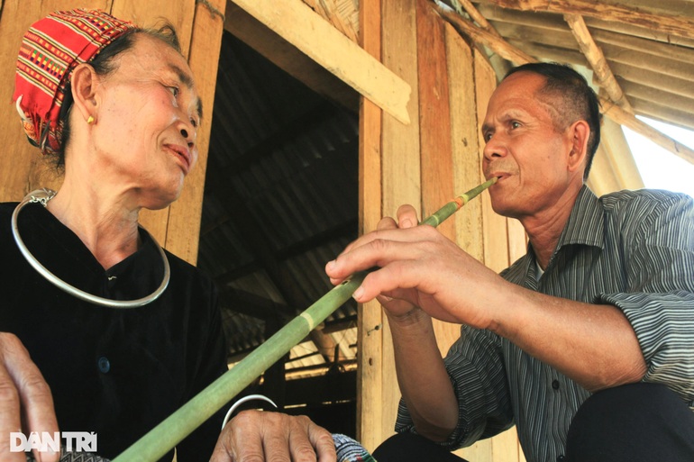 Chuyện tình đẹp về cây sáo tơm của người Khơ Mú - 3