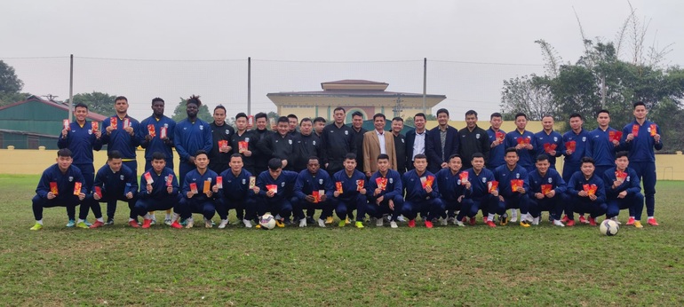 Các đội bóng V-League khai xuân, sẵn sàng cho mùa giải mới - 7 Các đội bóng V-League khai xuân, sẵn sàng cho mùa giải mới - 7