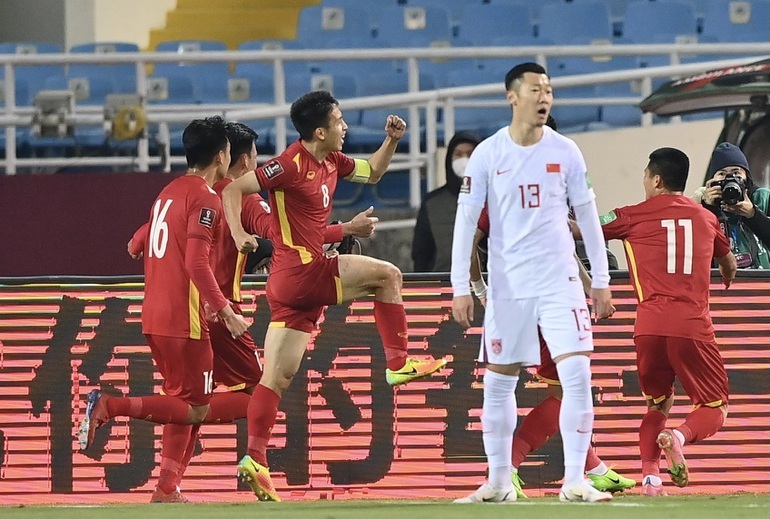 Báo Trung Quốc thực sự nể phục một cầu thủ tuyển Việt Nam - 2
