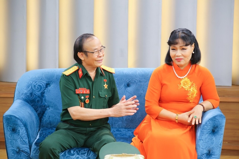 nhung-chuyen-tinh-lech-tuoi-co-hau-nhat-viet-nam-5-1644108149831.jpeg