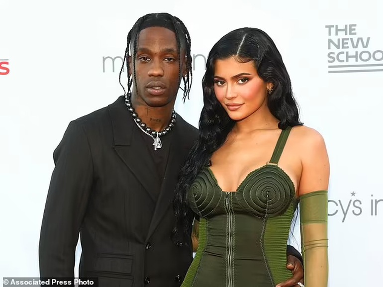 Kiều nữ siêu giàu Kylie Jenner sinh con thứ hai - 2 Kiều nữ siêu giàu Kylie Jenner sinh con thứ hai - 2