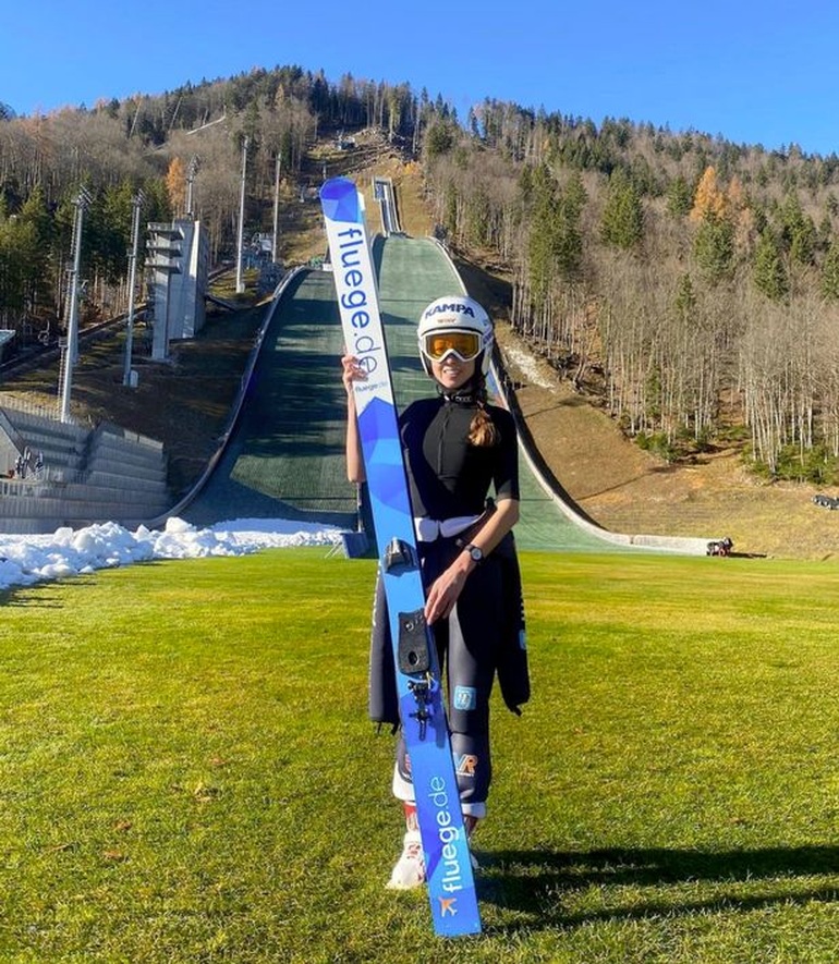 Nữ vận động viên trượt tuyết sở hữu sắc vóc quyến rũ - 1