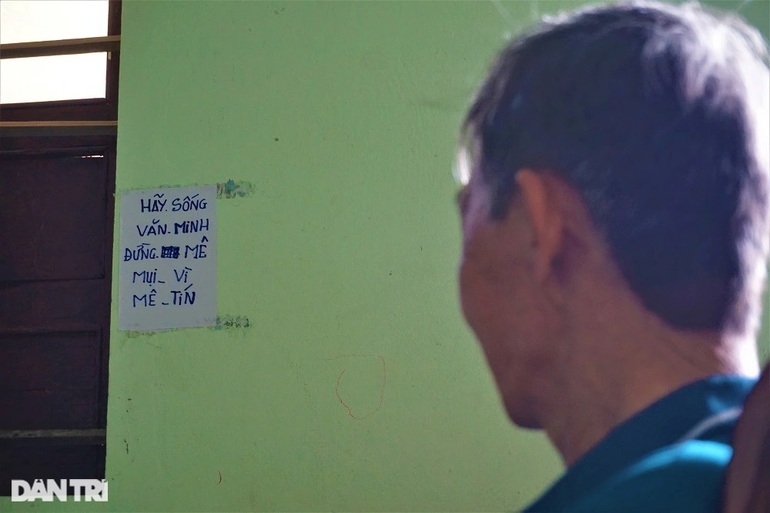 Cuộc sống người đàn ông 20 năm ôm xác vợ ngủ bây giờ ra sao? - 11