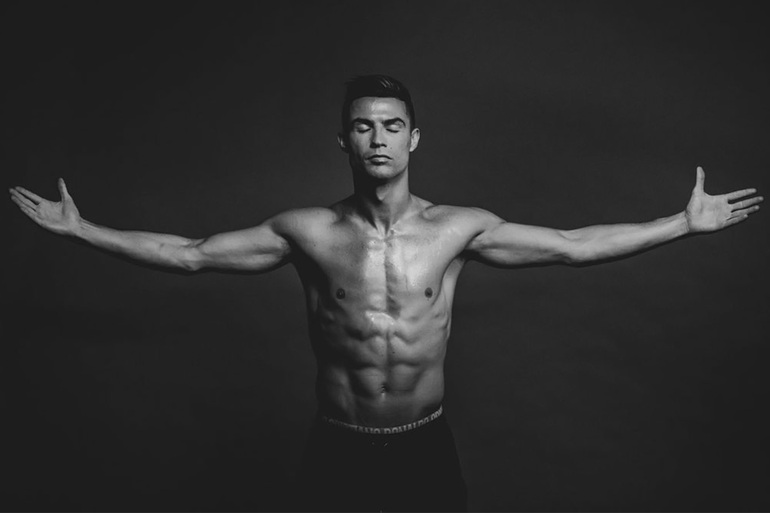 Cristiano Ronaldo có thể kiếm được 52 tỷ đồng từ một đăng tải - 2 Cristiano Ronaldo có thể kiếm được 52 tỷ đồng từ một đăng tải - 2