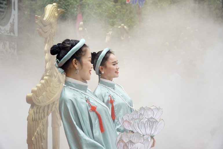 Ấn tượng lễ hội đền Huyền Trân ở cố đô Huế - 5 Ấn tượng lễ hội đền Huyền Trân ở cố đô Huế - 5