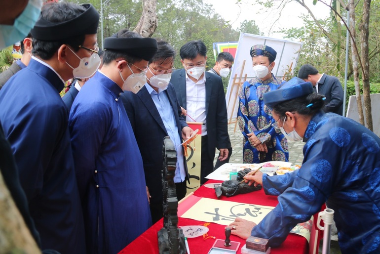 Ấn tượng lễ hội đền Huyền Trân ở cố đô Huế - 13 Ấn tượng lễ hội đền Huyền Trân ở cố đô Huế - 13