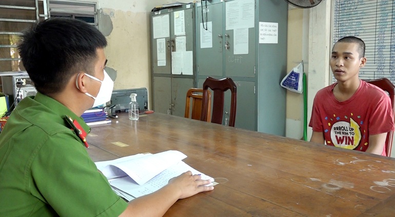 Bắt đối tượng đâm trọng thương nhiều người, lên núi trốn truy nã - 1 Bắt đối tượng đâm trọng thương nhiều người, lên núi trốn truy nã - 1