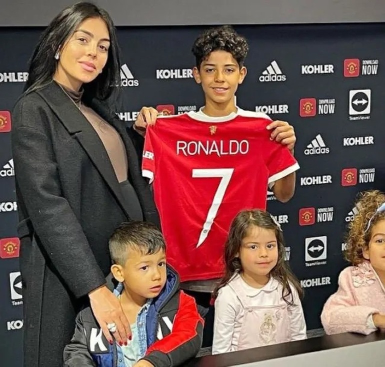 Theo chân bố, con trai C.Ronaldo ký hợp đồng với Man Utd - 2 Theo chân bố, con trai C.Ronaldo ký hợp đồng với Man Utd - 2