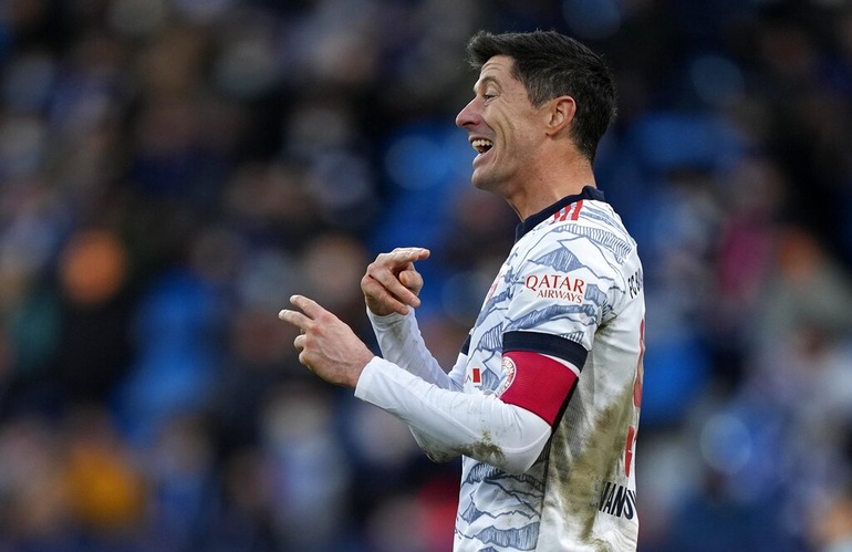 Lewandowski lập cú đúp, Bayern vẫn thảm bại trước đội bóng chiếu dưới - 5